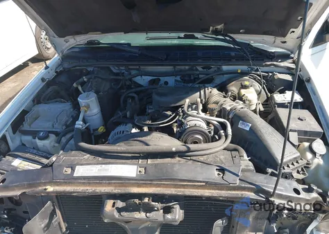 2003 Chevrolet S-10 Ls из США, поврежденный, VIN 1GCCS19X938263624